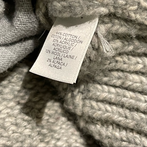 WOMEN'S VICTORIA'S SECRETS SWEATER - Picture 4 of 5